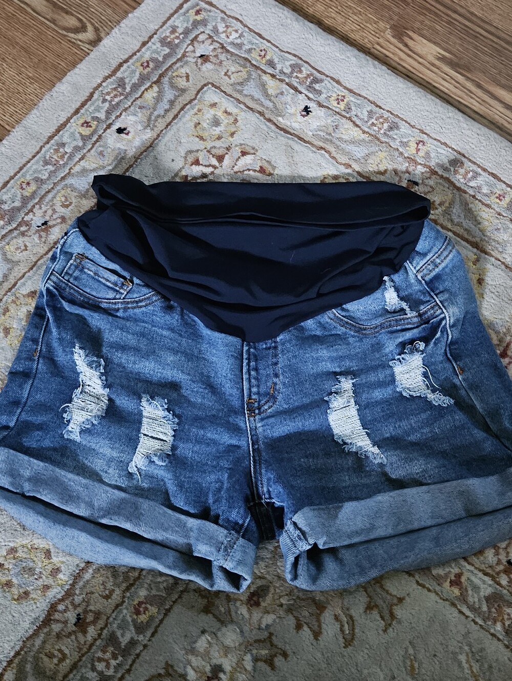 SONG maternity shorts size M good condition